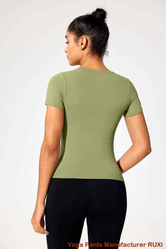 ស្ត្រីរត់ខោខ្លីជាមួយហោប៉ៅ RUXI