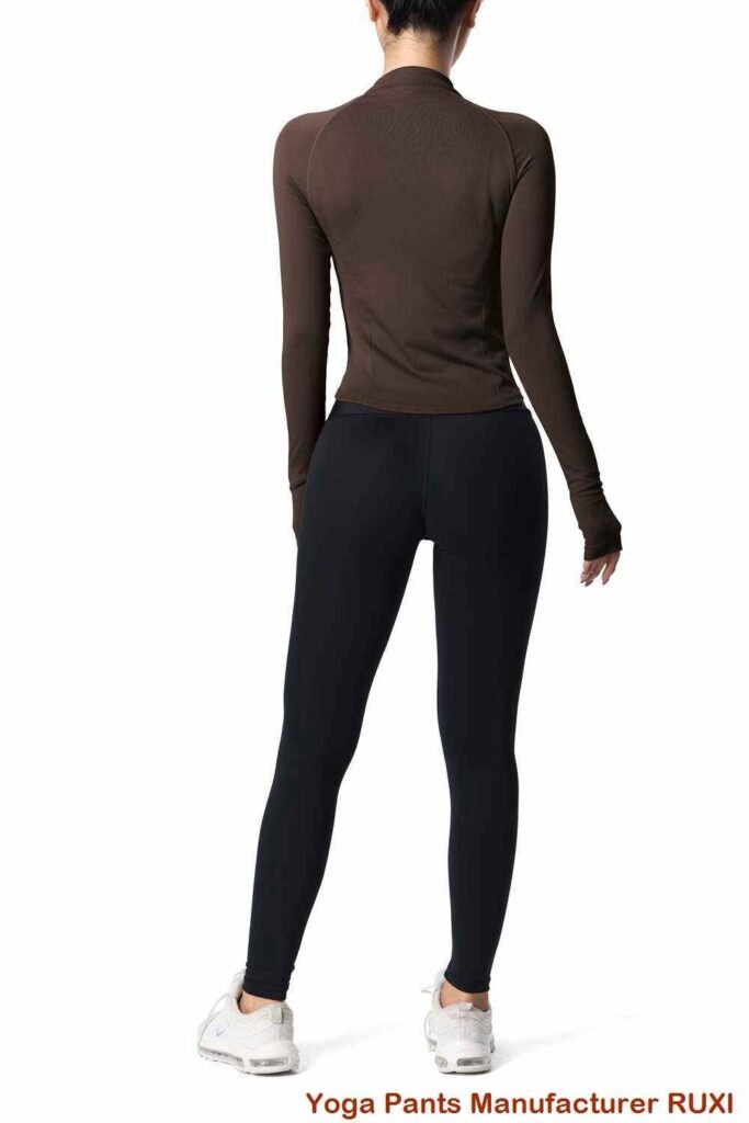 ខោខ្លី ចង្កេះខ្ពស់ អត្តពលកម្ម