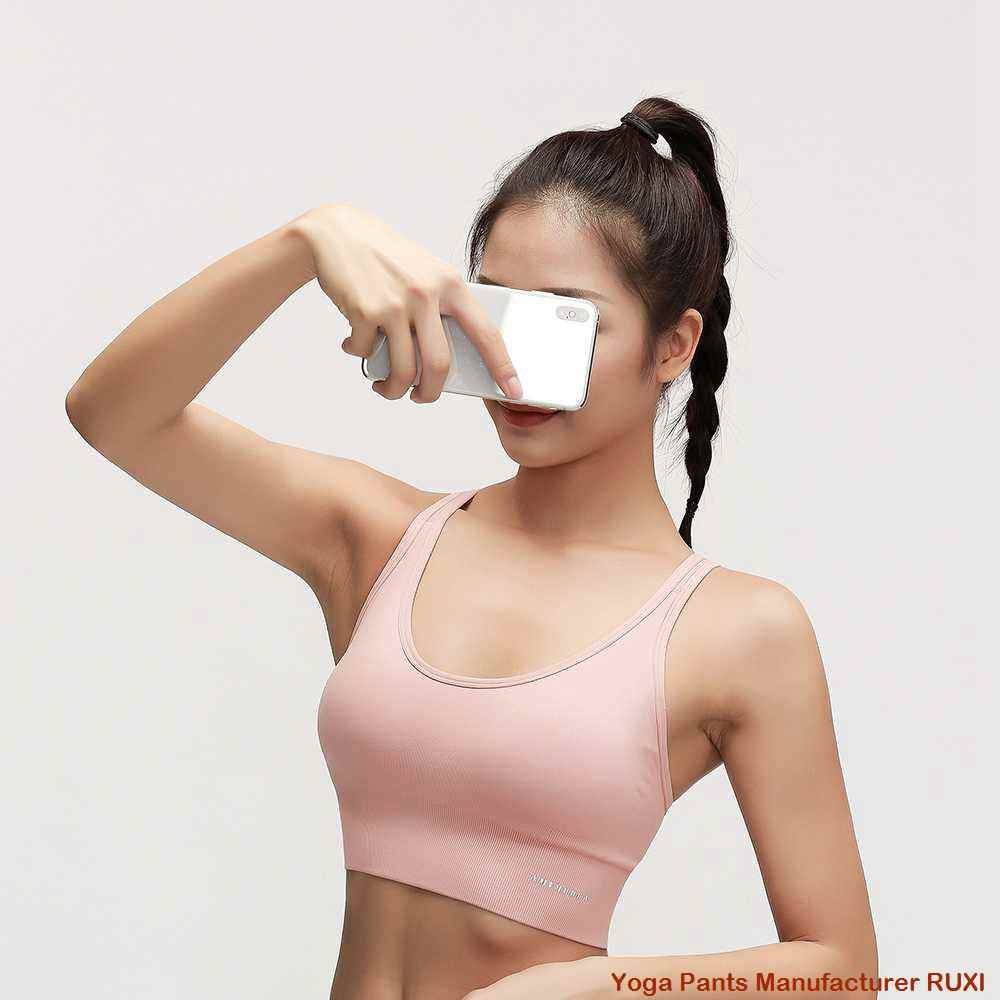ខោខ្លីហាត់ប្រាណពណ៌ផ្កាឈូកស្រាល